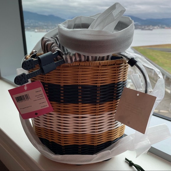 SOLD! 🎉Kate Spade medium wicker basket bag white navy stripe brand new with tag - Picture 14 of 15